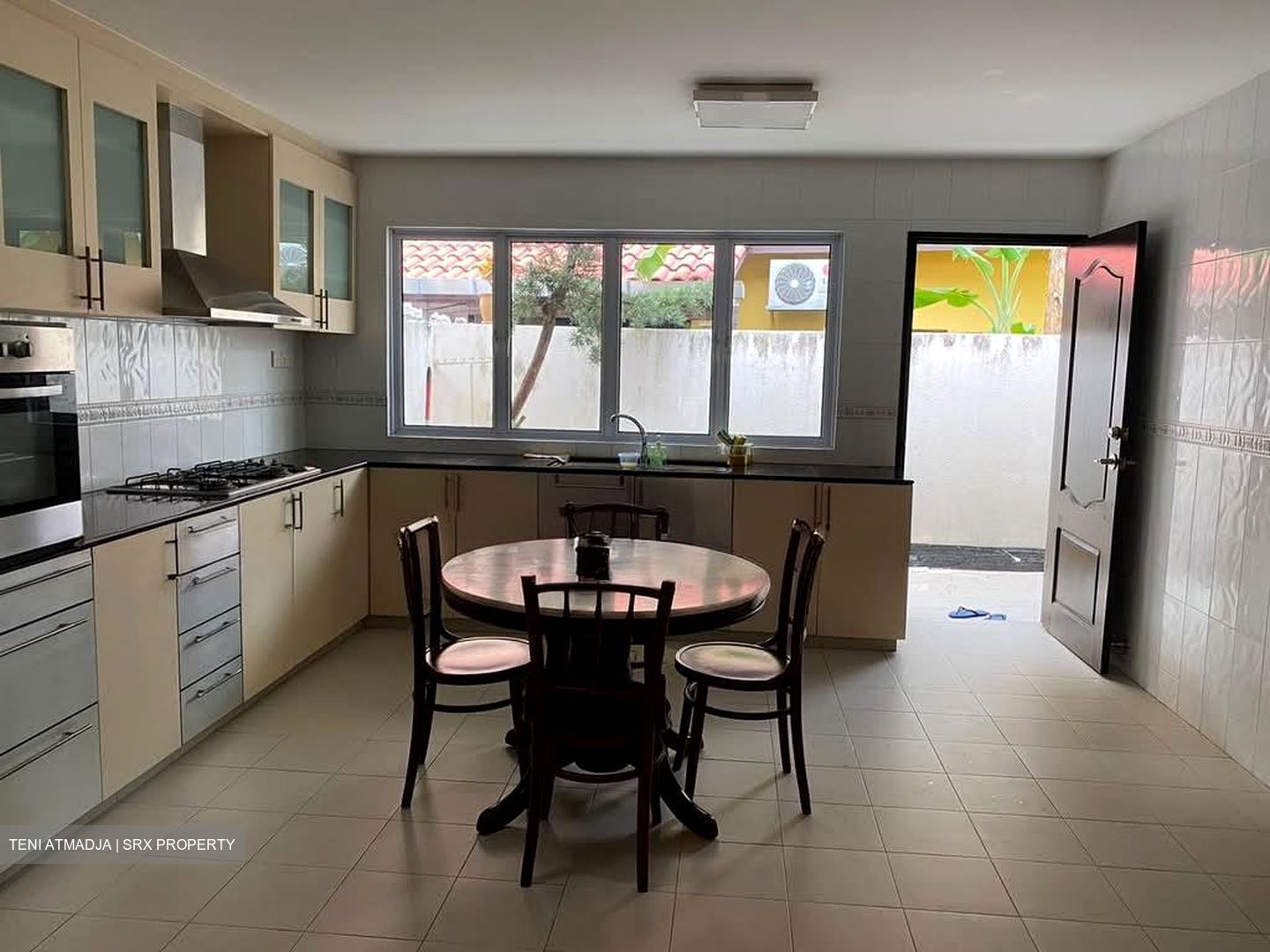 Kew Place (D16), Terrace #571136651